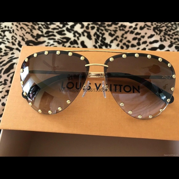 SOLD! SOLD! LOUIS VUITTON PARTY AVAITOR SUNGLASSES - Picture 1 of 3
